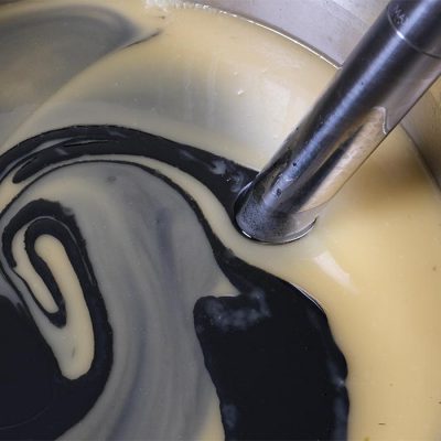 Mélange ingrédients savon artisanal